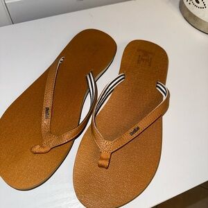 KuaiLu Tan Flip Flops with Striped Straps